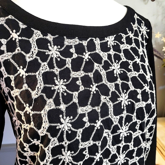 Ann Taylor white crotchet lace front, 1/2 zippered back, long sleeve blouse Sz 2 - Picture 3 of 9